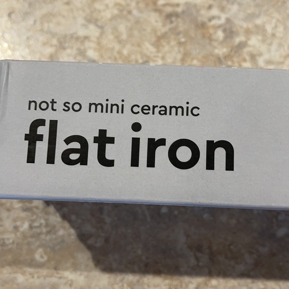 Adagio not so mini ceramic Flat Iron - Picture 5 of 7